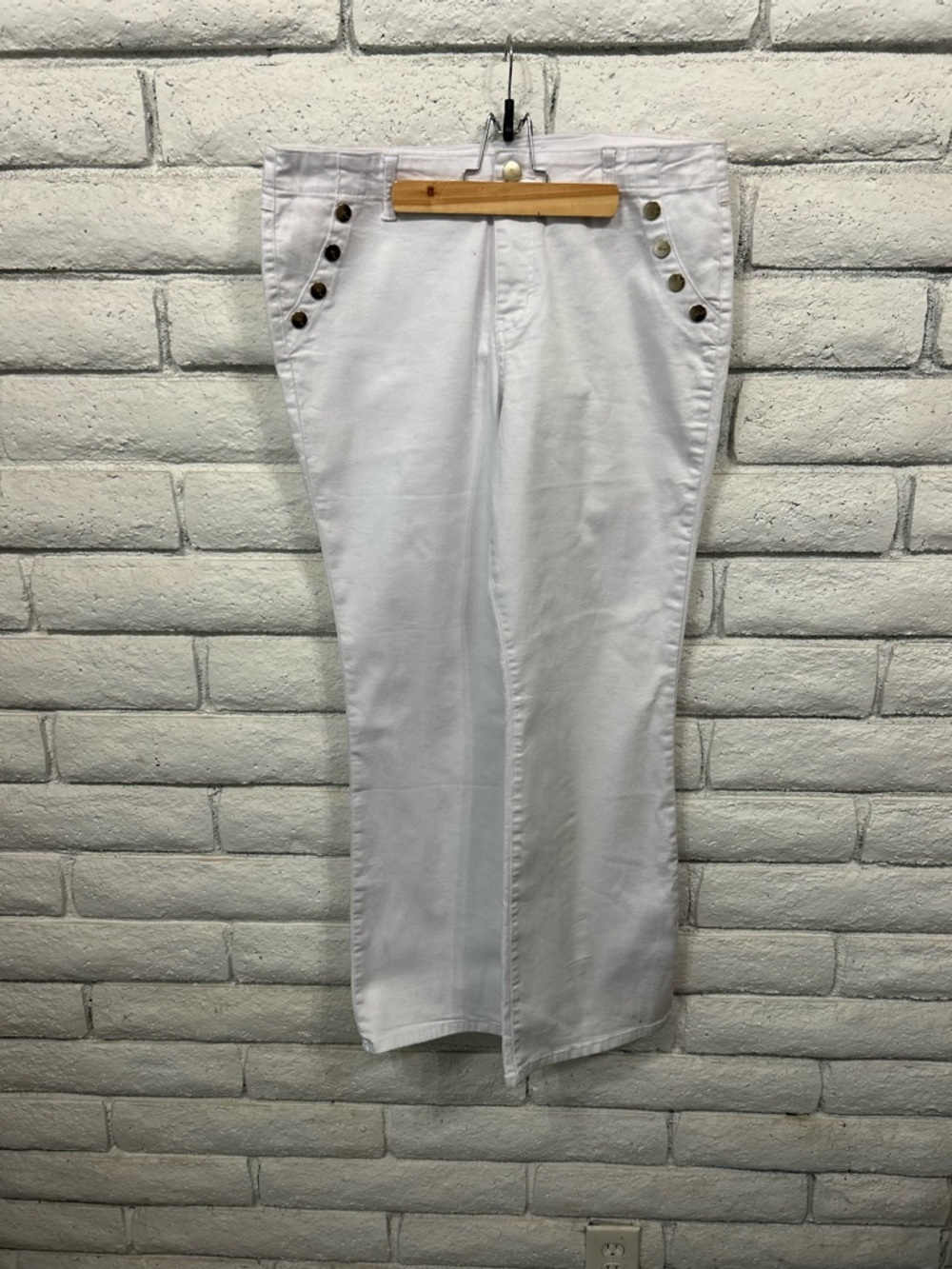 1822 Denim Jeans White Denim Button Accent Solid Regular Size 16 Women